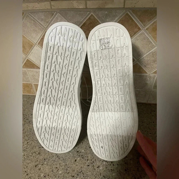 DKNY Women’s Size 7 Abeni Lace up White and Silver Sneakers - Picture 8 of 12